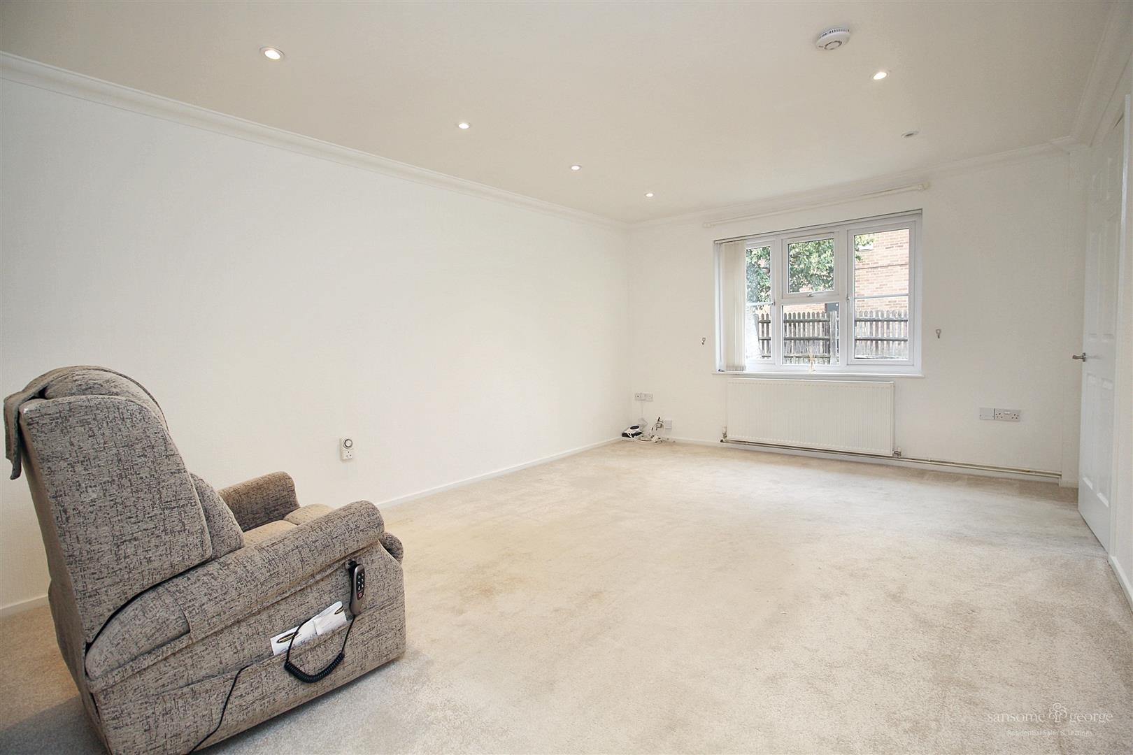 2 bed property in Condor Close, Reading
